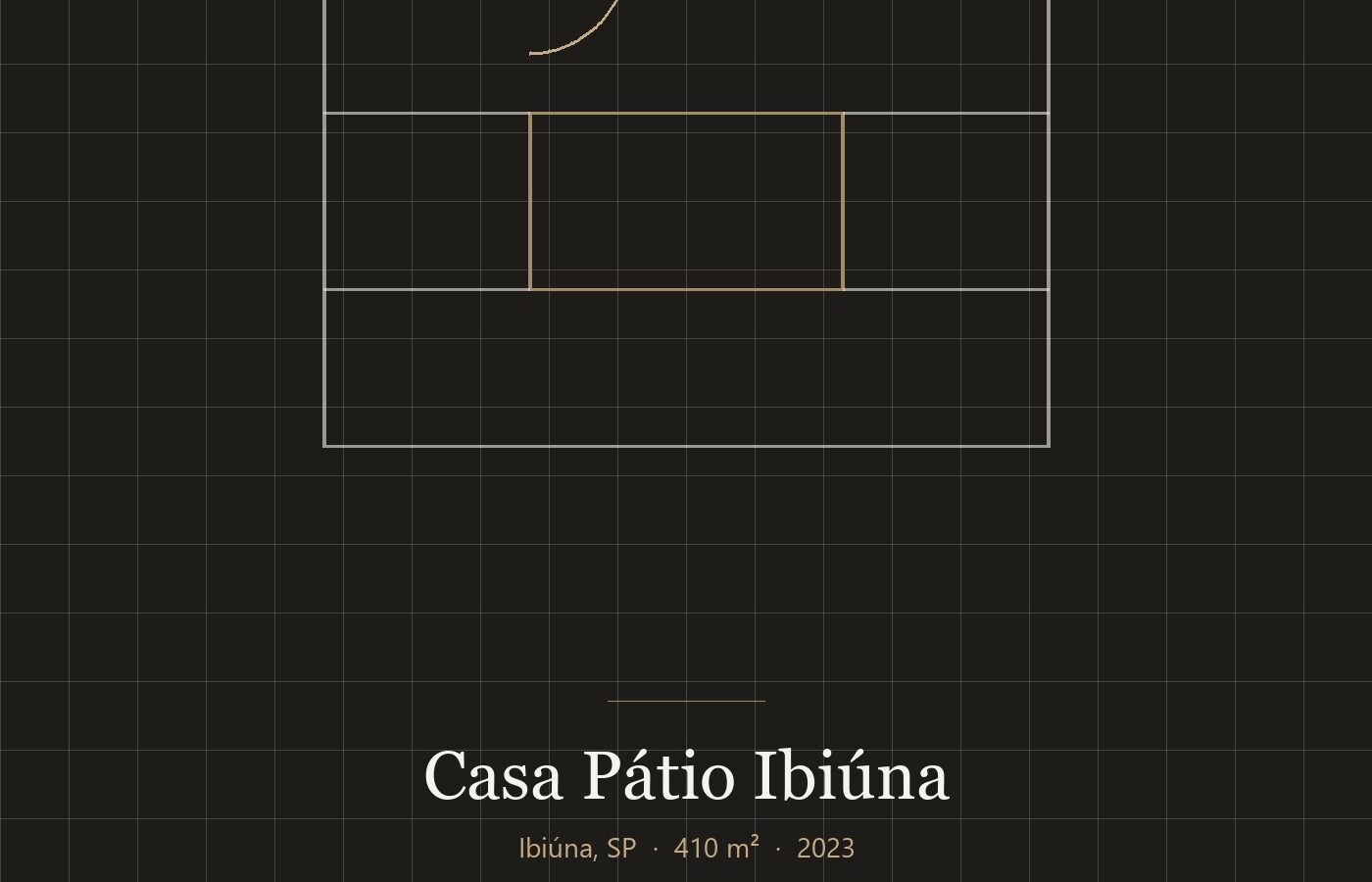 Casa Pátio Ibiúna — planta com pátio central